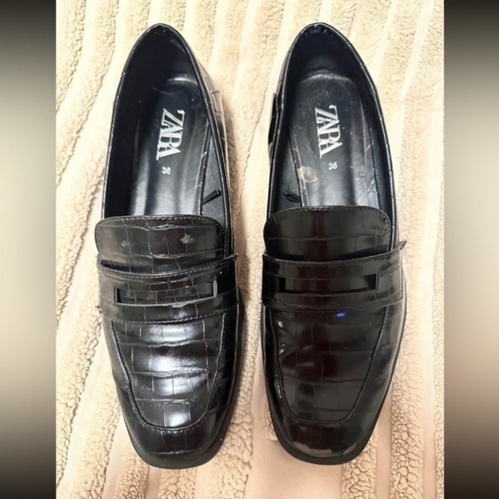 Zara Women's Black Croc Patent Leather Loafers Size 6 US.